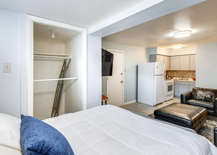 14 Mi To Dtwn Chicago: In Ashburn! Apartment *