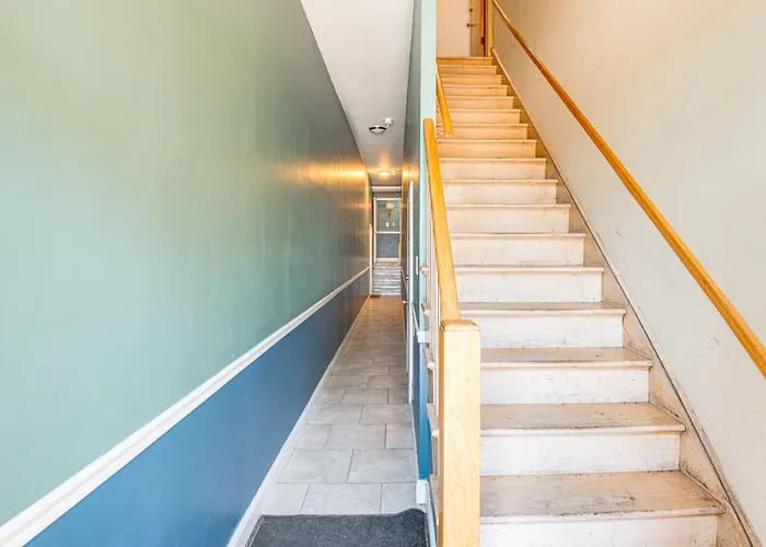 14 Mi To Dtwn Chicago: In Ashburn! Apartment Chicago