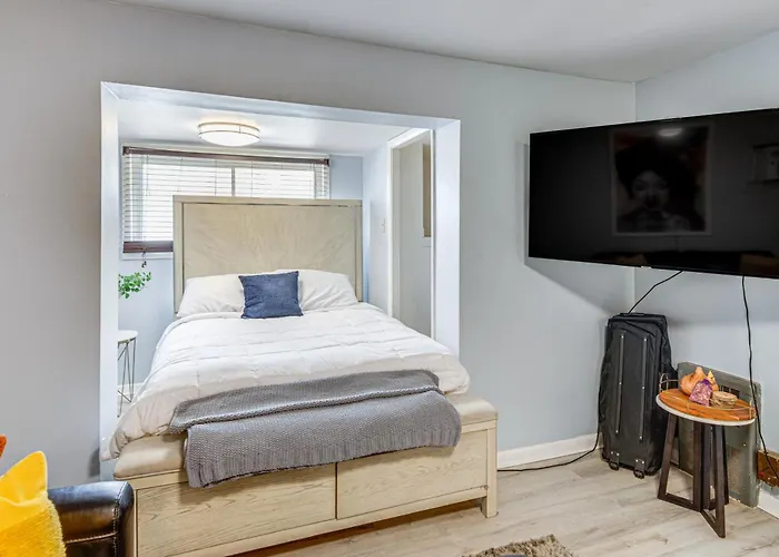14 Mi To Dtwn Chicago: In Ashburn! Apartment Chicago