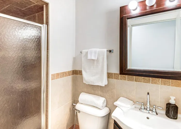 Apartment 14 Mi To Dtwn Chicago: In Ashburn! *